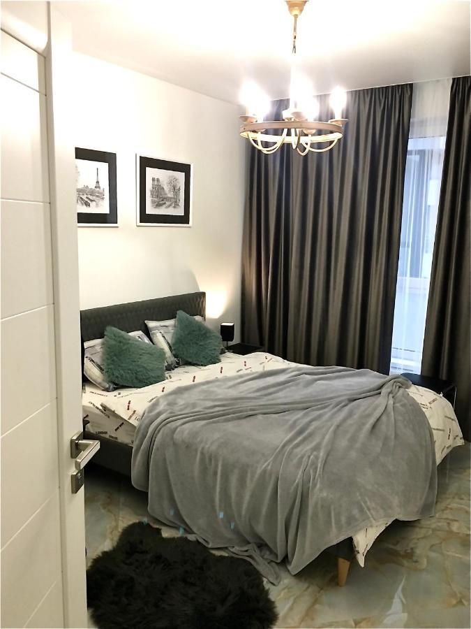 4-Room Jacuzzi Apartment Lviv Exterior photo
