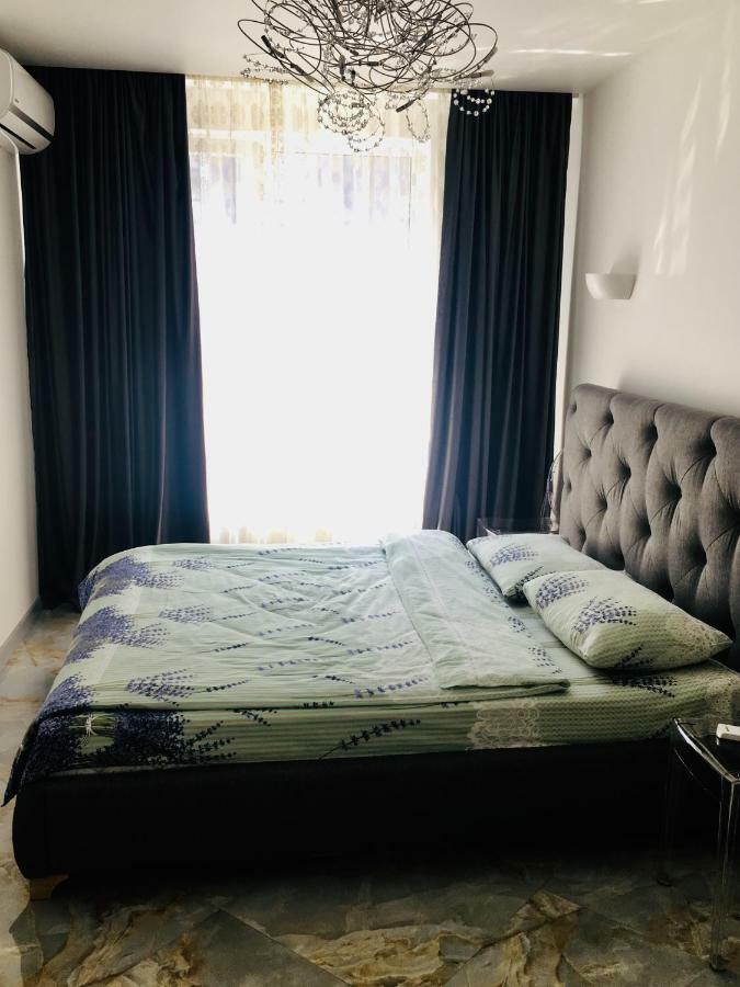 4-Room Jacuzzi Apartment Lviv Exterior photo